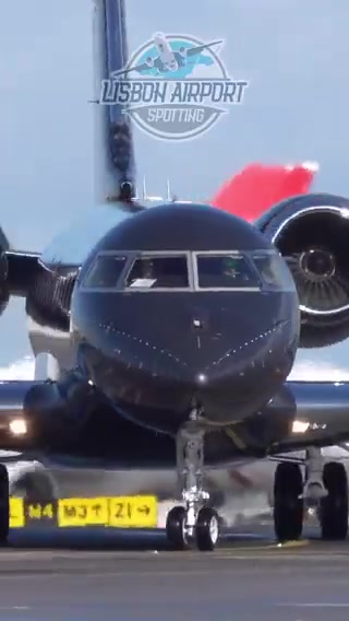 飛機(jī)有專屬CR7+慶祝Logo?C羅乘私人飛機(jī)前往國(guó)家隊(duì)報(bào)道