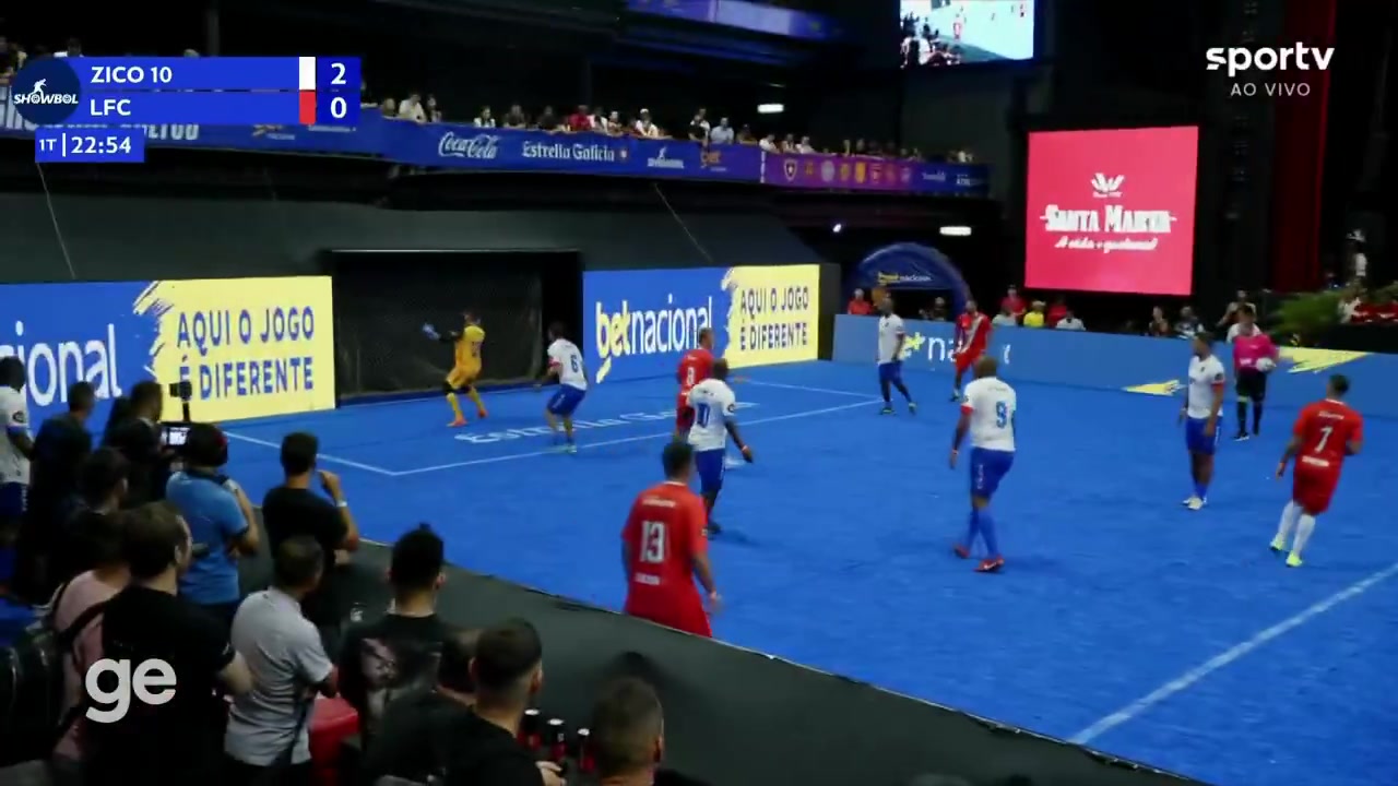 夸雷斯馬現身五人制球場，外腳背依然那么犀利