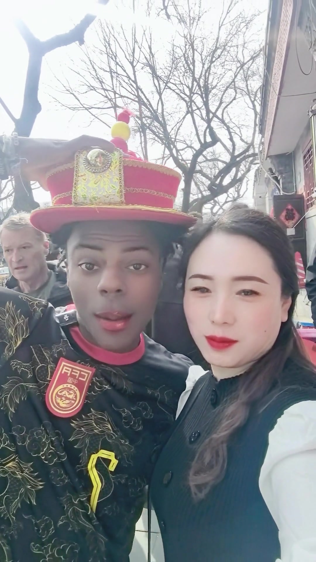 十級美顏+口紅把甲亢哥整得太辣眼睛了
