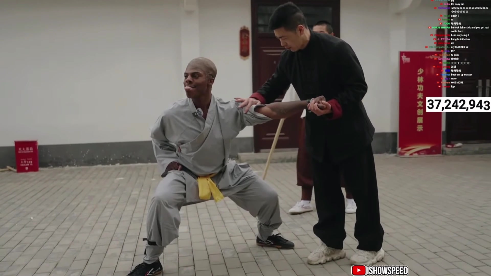 甲亢哥第二次嘗試胳膊斷木棍