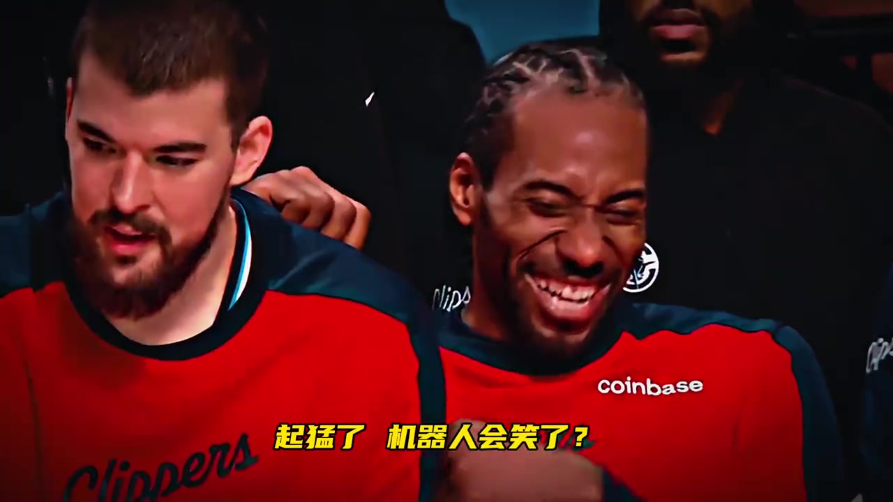 起猛了！看到小卡倚著祖巴茨在開懷大笑