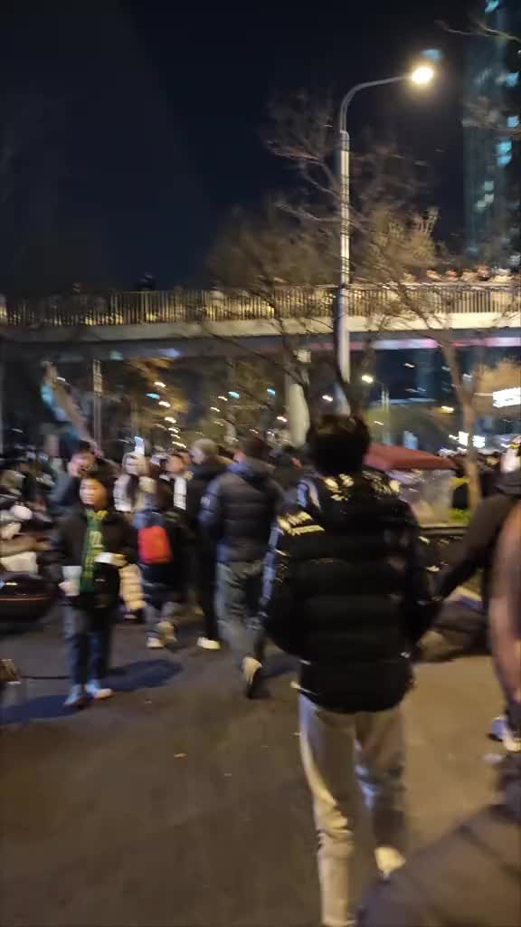 賽后國安球迷街頭大喊：馬寧SB！
