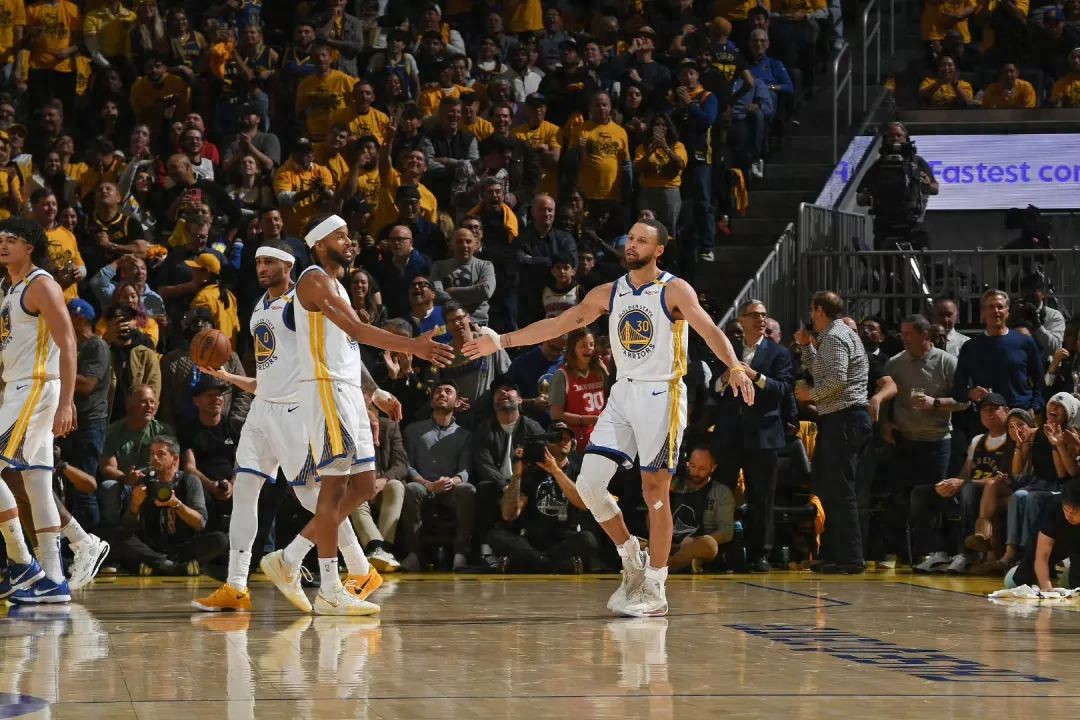 附加賽，勇士終于贏了！這場比賽，NBA裁判，太逆天了！